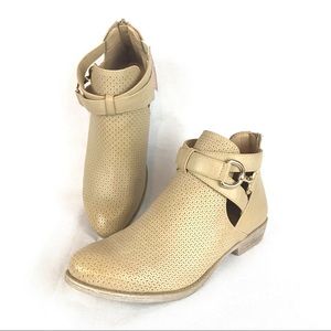 NEW Hot Tomato Riverton Boots Shoes Size 8.5 Tan Buckle Strap Ankle Bootie